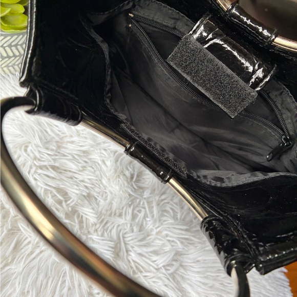 Black Croc-Embossed Handbag 🖤 - Picture 8 of 8